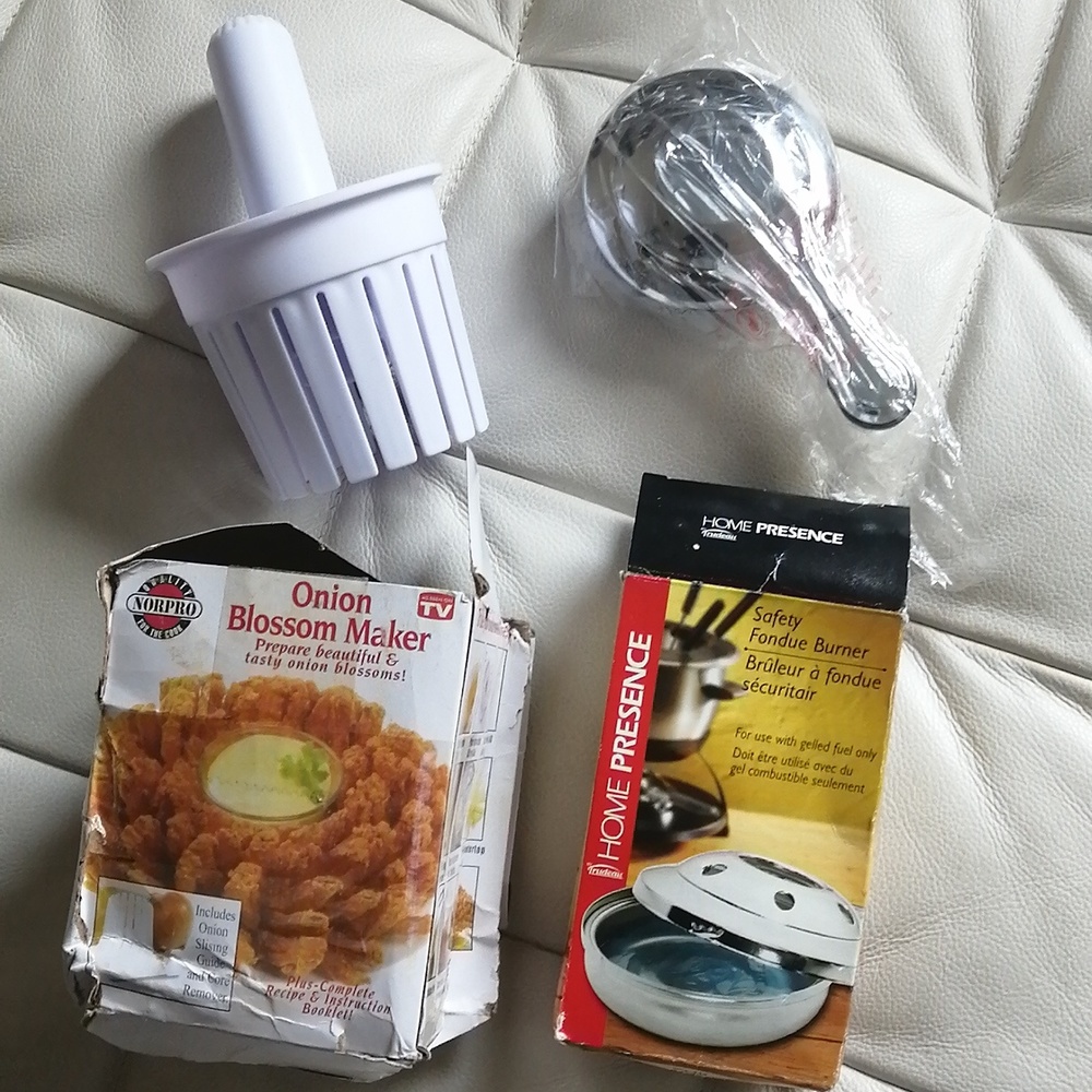 Never used 2 kitchen ware
